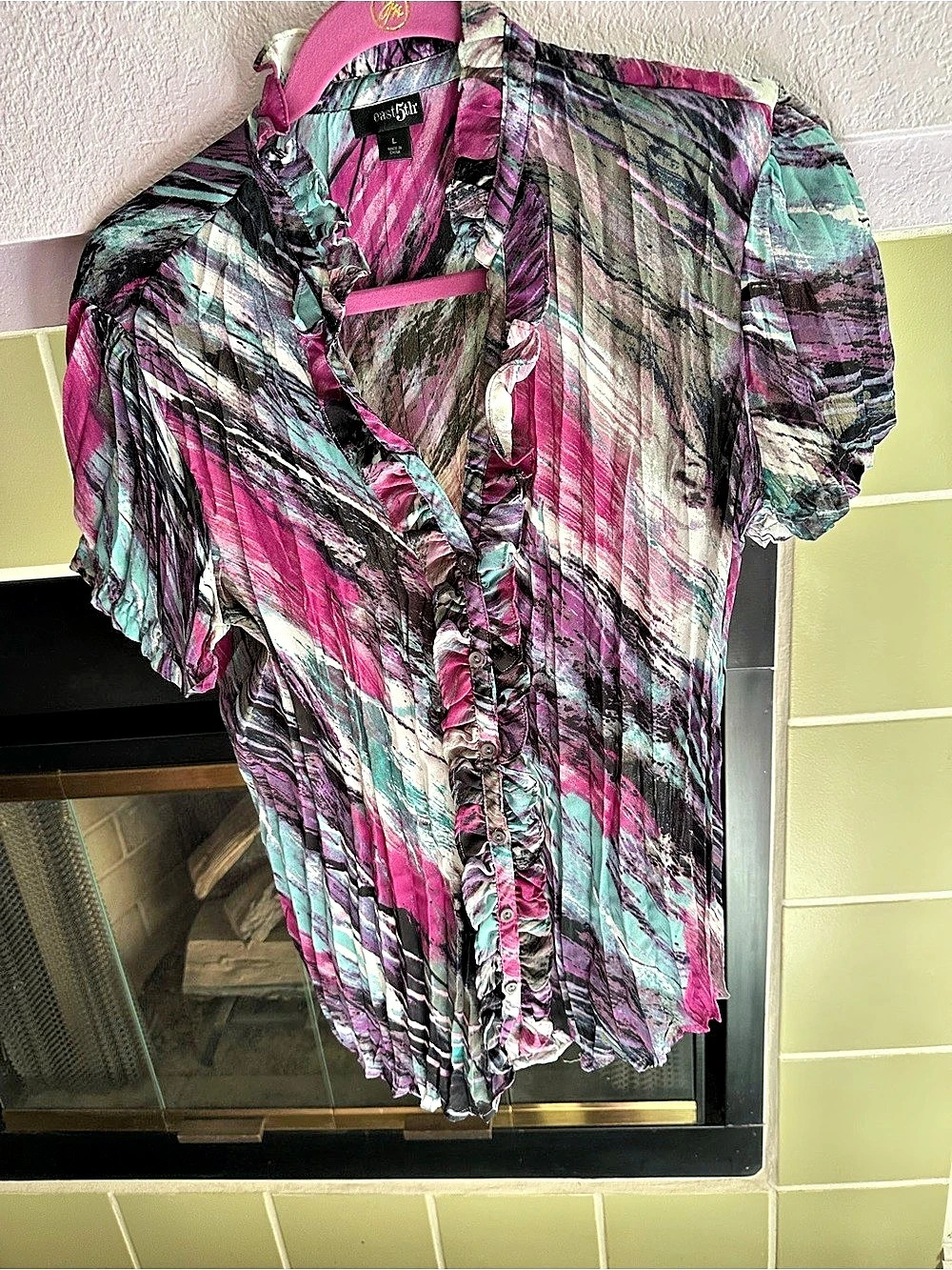 east 5th Abstract Ruffle Blouse in Pink & Teal Size Small